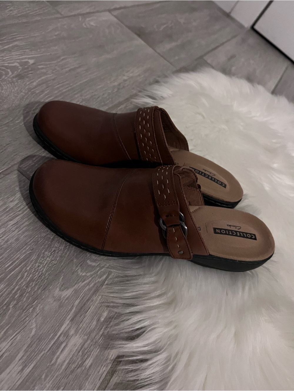 Clarks Women’s Brown Leather Slip-On Mules
